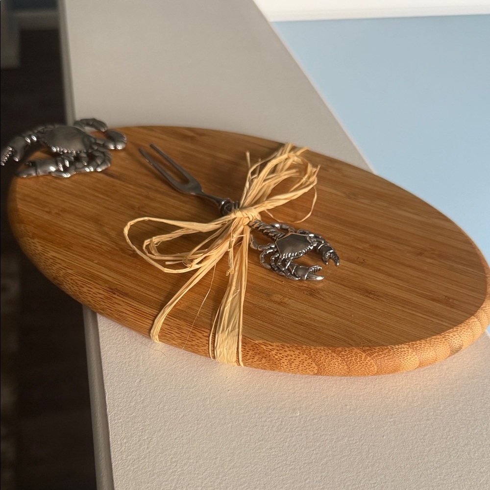 Bamboo Cheese Board with Crab Design